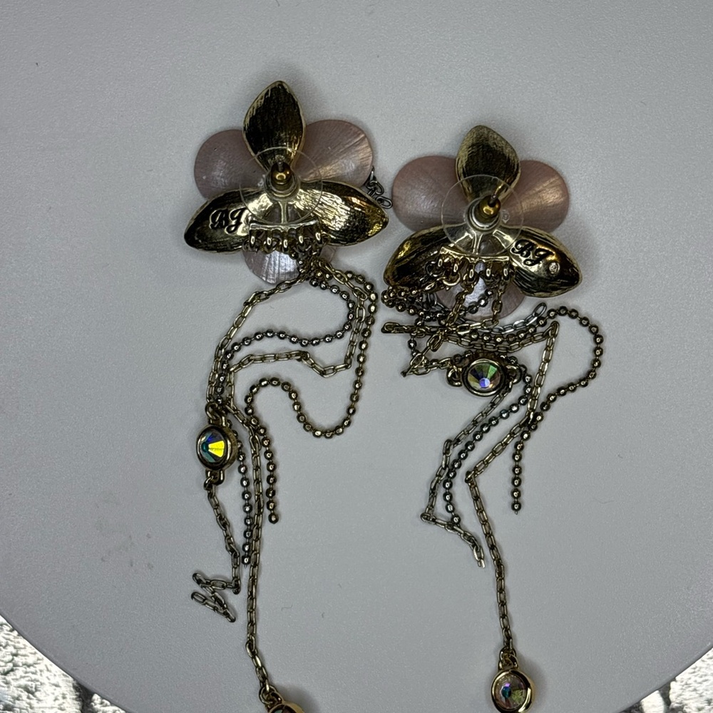 Betsey Johnson Dogwood Flower Drop Earrings EUC - Picture 2 of 2